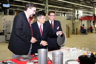 合作共贏新里程 美國(guó)商務(wù)部長(zhǎng)駱家輝考察康明斯北京工廠的技術(shù)創(chuàng)新之路